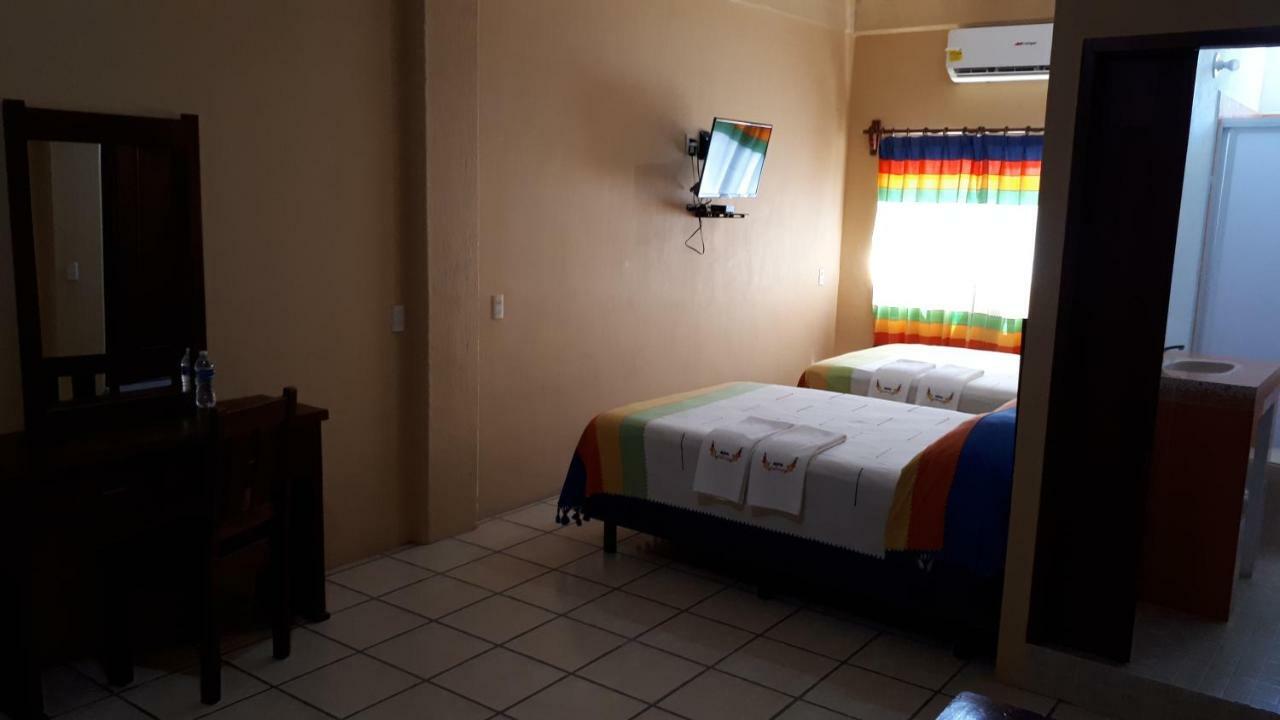 Hotel Alebrijes San Pedro Pochutla Eksteriør bilde