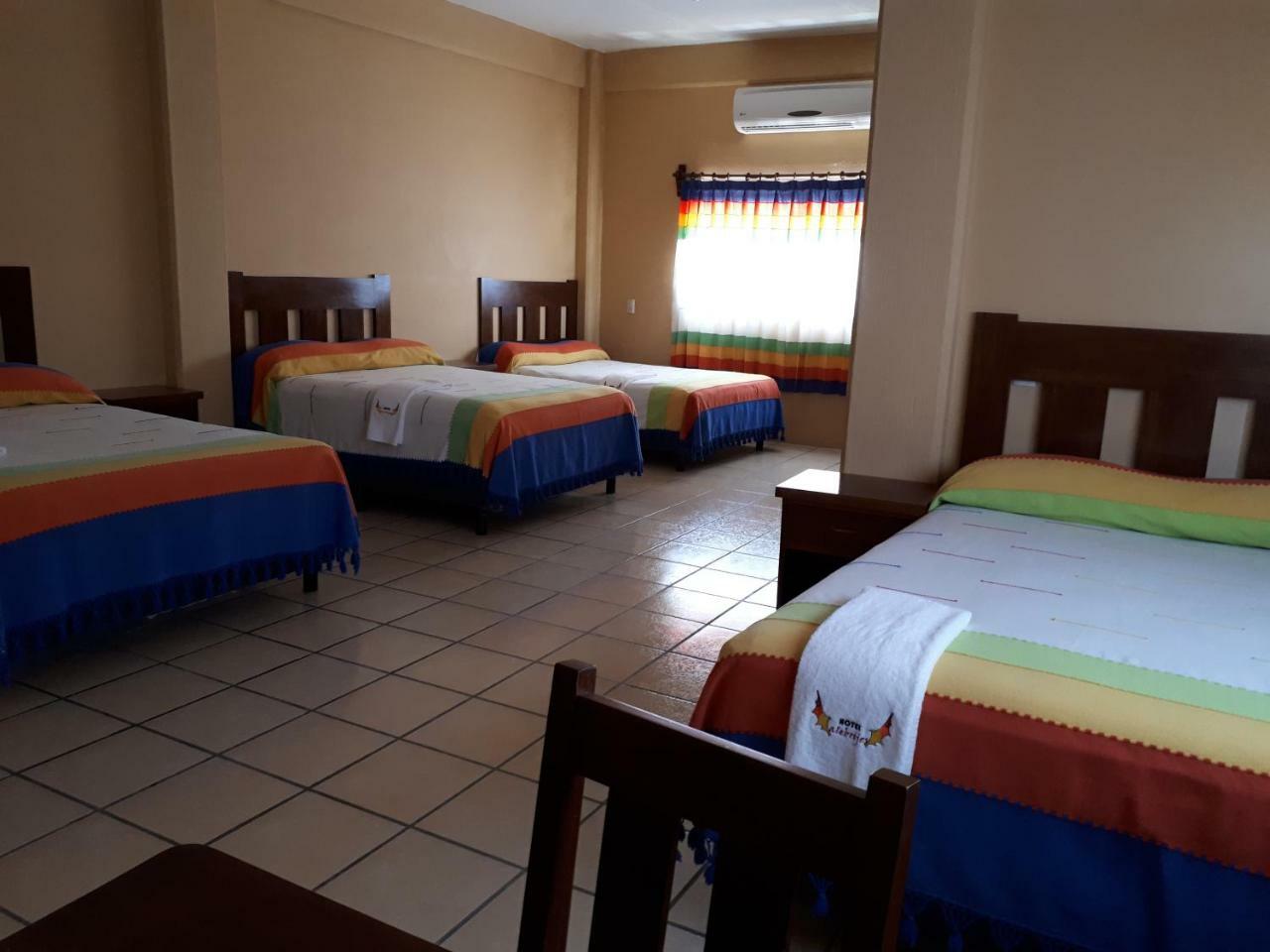 Hotel Alebrijes San Pedro Pochutla Eksteriør bilde